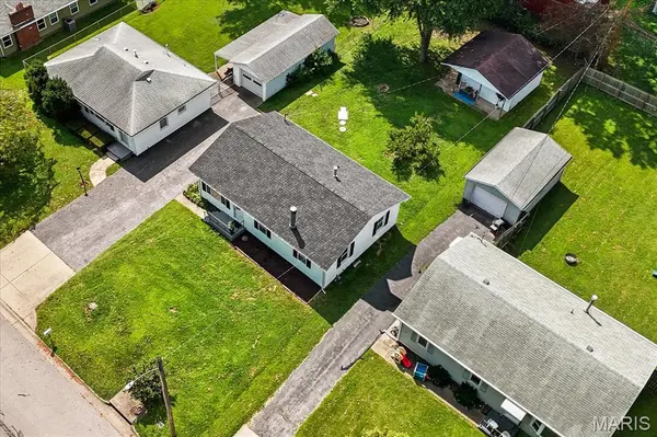 9106 Summit DR, Fairview Heights, IL 62208
