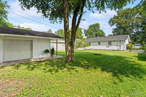 9106 Summit DR, Fairview Heights, IL 62208