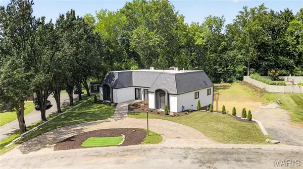 111 Lamoine LN, Belleville, IL 62223