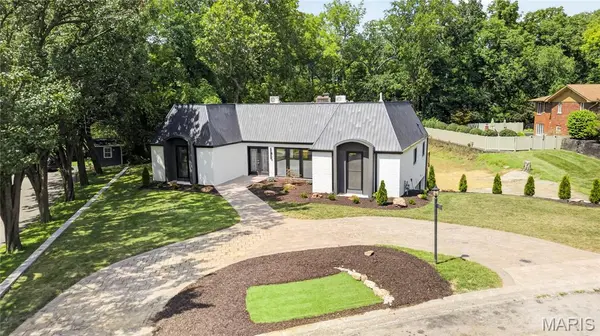 111 Lamoine LN, Belleville, IL 62223