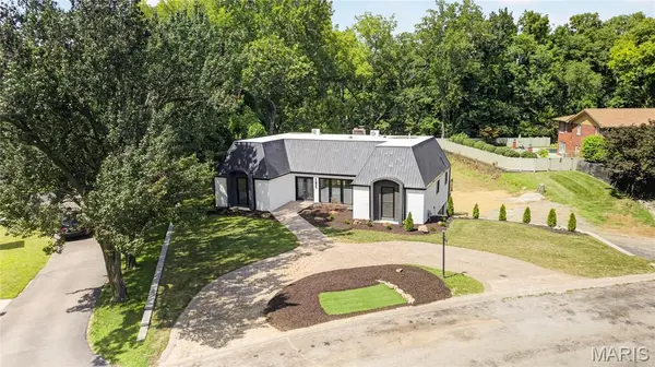 111 Lamoine LN, Belleville, IL 62223