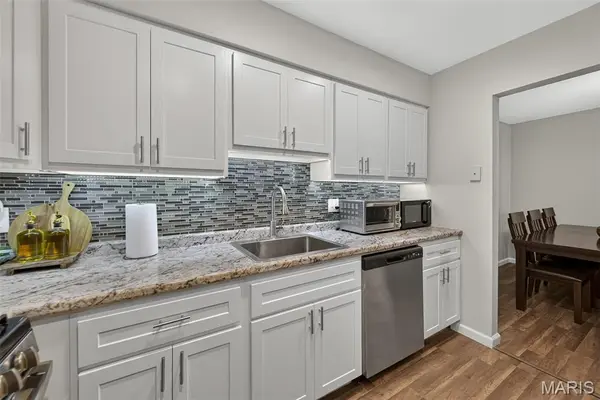 106 Shadalane WALK #F, Ballwin, MO 63011
