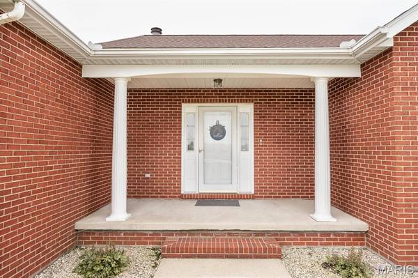 10050 Grodeon RD, Mascoutah, IL 62258