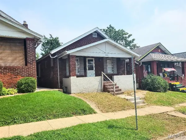 4446 Kenneth PL, St Louis, MO 63115