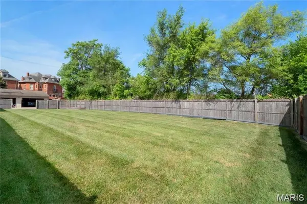 4530 Delmar BLVD, St Louis, MO 63108