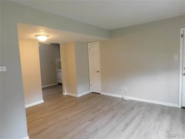 454 San Juan #B, St Charles, MO 63303
