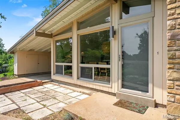 1630 Liggett DR, St Louis, MO 63126