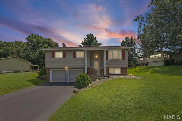 3609 Valley DR, Godfrey, IL 62035