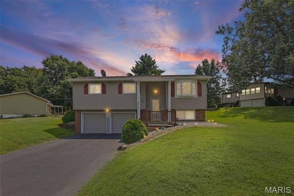 3609 Valley DR, Godfrey, IL 62035