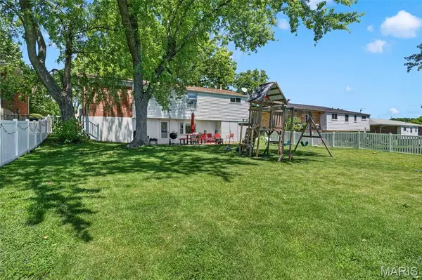 9828 Whitcomb LN, Affton, MO 63123
