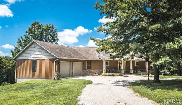 33701 Crystal Lake RD, Brighton, IL 62012