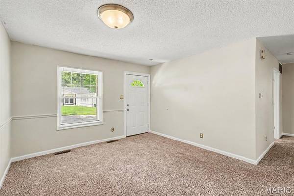 6780 Lesli Mari CT, Florissant, MO 63033