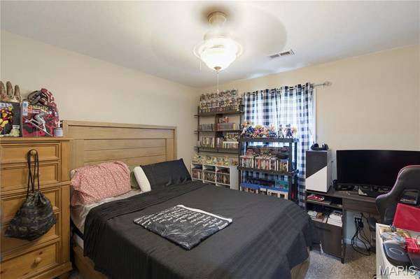 226 Macintosh LN, Poplar Bluff, MO 63901