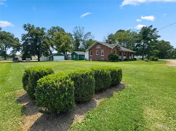 403 N Clinton ST, New Athens, IL 62264