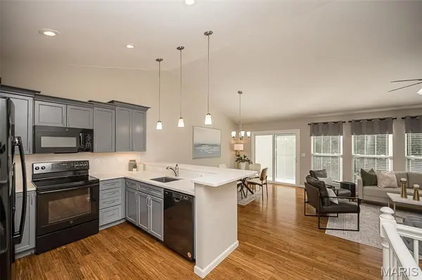 976 Shire LN, Eureka, MO 63025