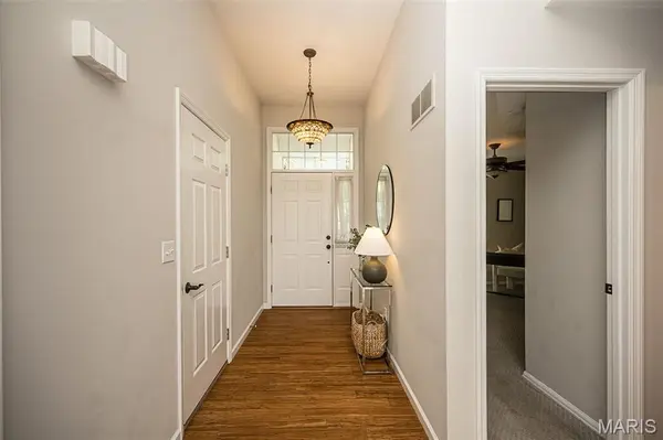 976 Shire LN, Eureka, MO 63025