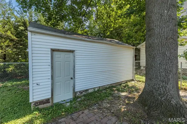 52 Linn DR, Ste Genevieve, MO 63670