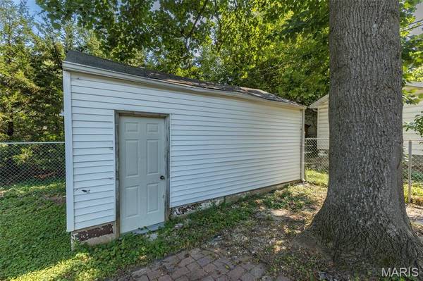 52 Linn DR, Ste Genevieve, MO 63670