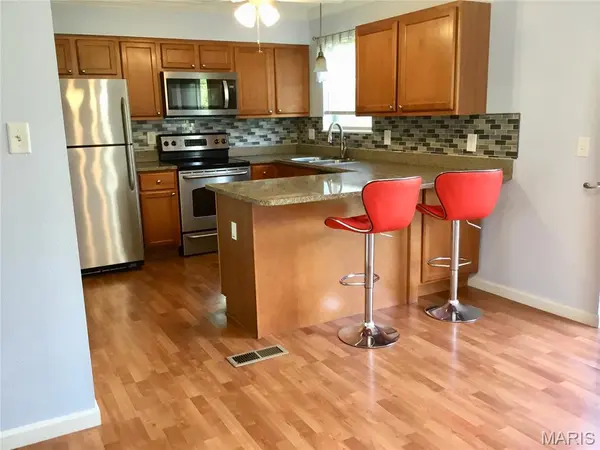 1465 Willow Brook CV, Creve Coeur, MO 63146