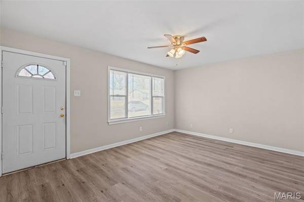 9750 Lorna LN, St Louis, MO 63136