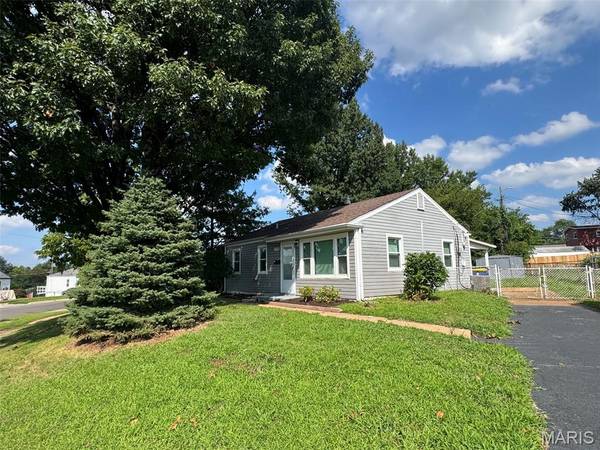 3148 Saint David LN, St Ann, MO 63074