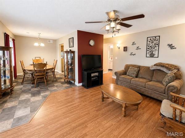 705 McClain ST, Richland, MO 65556