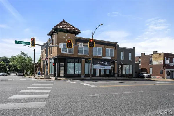 6800 gravios, St Louis, MO 63116