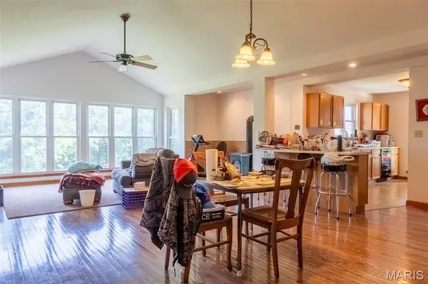 160 Hickory LN, Eolia, MO 63344