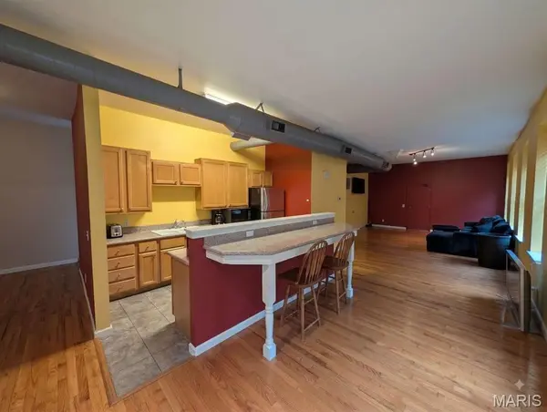 2801 Lemp AVE #B2, St Louis, MO 63118