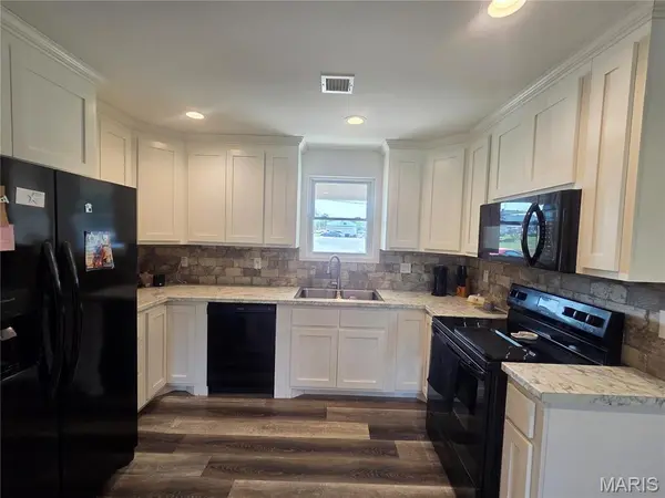 1102 Thomasville RD, Houston, MO 65483