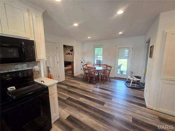 1102 Thomasville RD, Houston, MO 65483