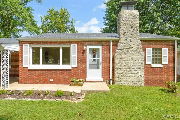 425 S 47th ST, Belleville, IL 62226