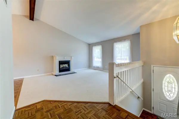 813 Edgewood DR, Lake St Louis, MO 63367