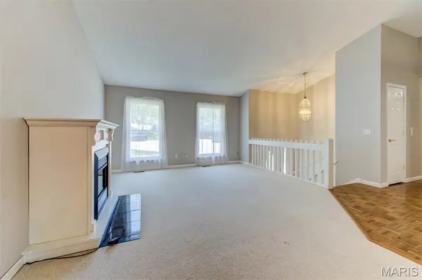 813 Edgewood DR, Lake St Louis, MO 63367