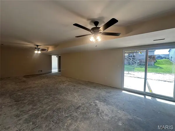 1823 Robins Mill CT, Maryville, IL 62062