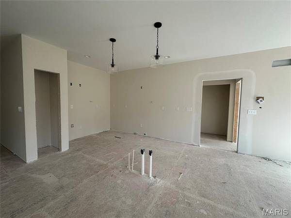 1823 Robins Mill CT, Maryville, IL 62062