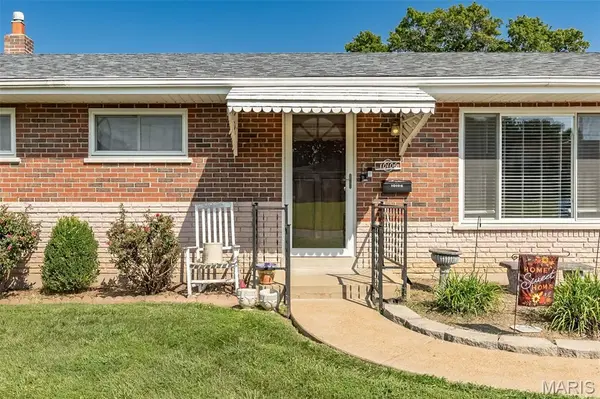 10106 Hammerdale LN, St Louis, MO 63123