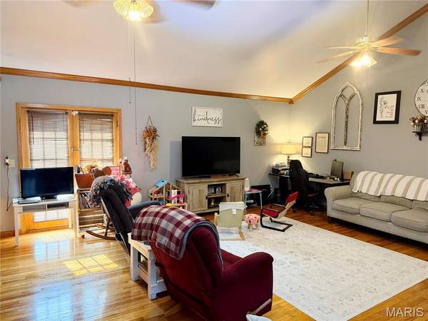 200 E Boone ST, Salem, IL 62881