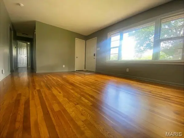 39 Bayview DR, Ferguson, MO 63135