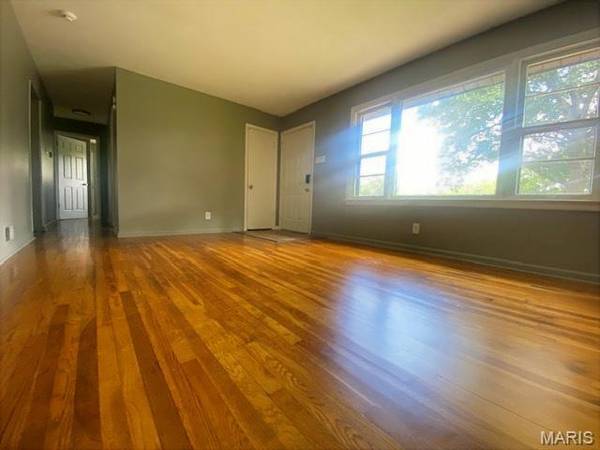 39 Bayview DR, Ferguson, MO 63135