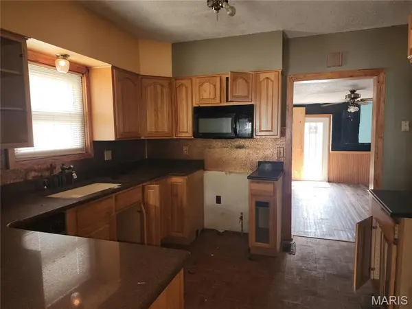 907 Johnson ST, Carlinville, IL 62626