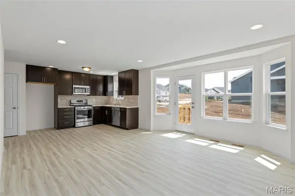 2 Arlington at River Bluffs Meadows, Florissant, MO 63031