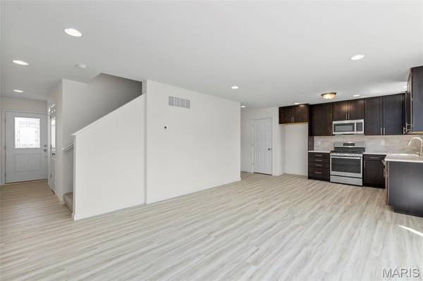 2 Arlington at River Bluffs Meadows, Florissant, MO 63031