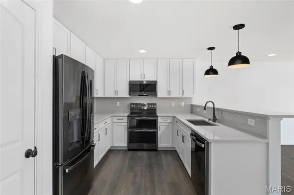 2 Belmont at River Bluffs Meadows, Florissant, MO 63031