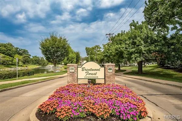 9122 Eager RD, Brentwood, MO 63144
