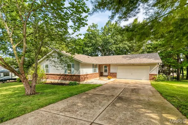 6131 Barrington Oaks DR, Cedar Hill, MO 63016