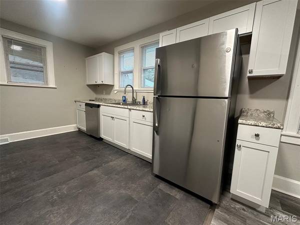 503 Leslie AVE, Wood River, IL 62095