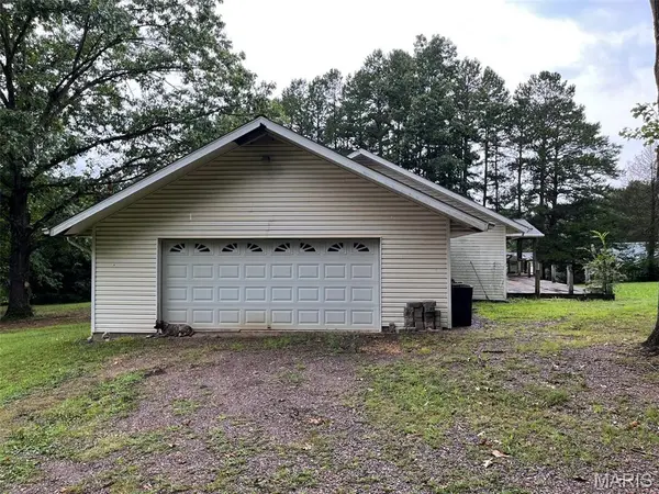 37 Wayne 353B, Piedmont, MO 63957