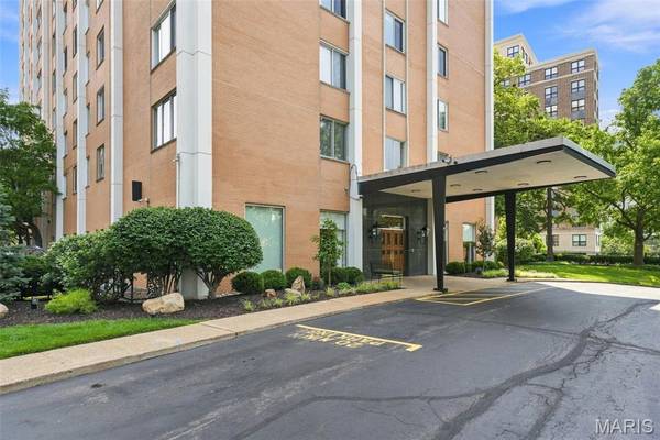 900 S Hanley RD #1D, Clayton, MO 63105