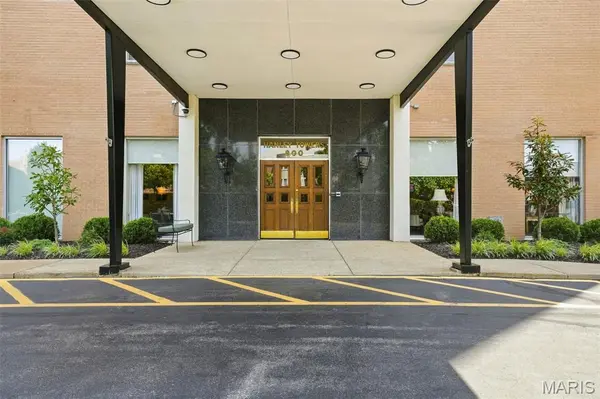900 S Hanley RD #1D, Clayton, MO 63105